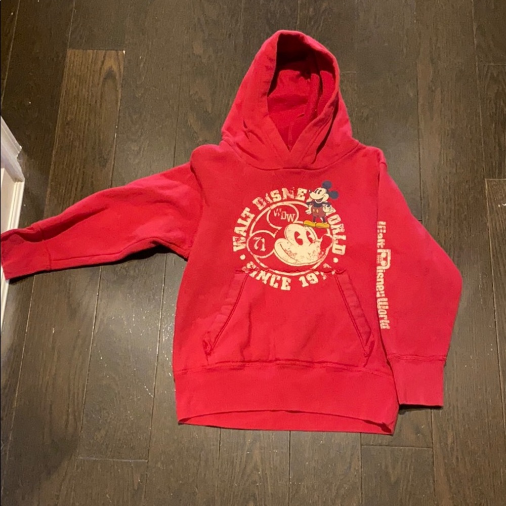 Disney kids hooded sweatshirt starring Mickey!
